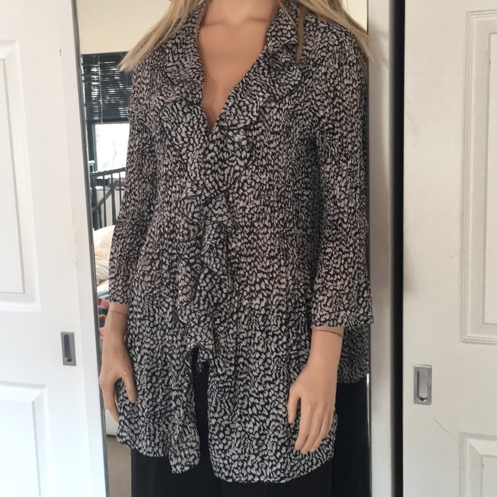 Pretty  Blk&Wht Print Blouse/Jacket W/Ruffle Front